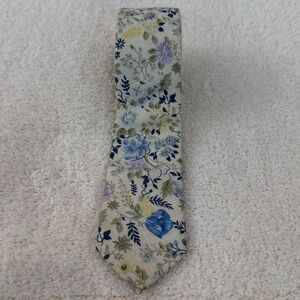 Men's Floral Cotton Tie in Light Cream and Blue